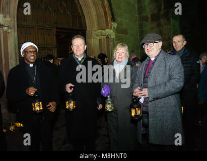 Armagh, Irland, 17. März 2018. Frieden wandeln Teil der St Patricks Vigil Von links: Erzbischof Judas Thaddäus Okolo, der Apostolische Nuntius, Erzbischof Eamon Martin; Pfr. Louise Donald, Methodistische Kirche, Armagh und Erzbischof Richard Clarke Credit: Liam McArdle/Alamy leben Nachrichten Stockfoto