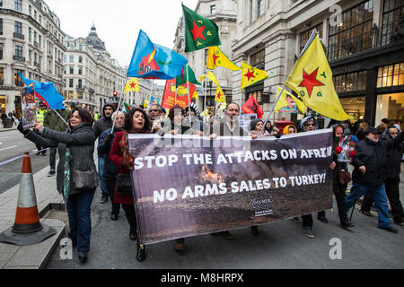 London, Großbritannien. 17. März, 2018. Mitglieder der kurdischen Gemeinschaft melden sie Tausende von Menschen die Teilnahme an der Demonstration gegen Rassismus, um bis zu Rassismus Stand organisiert, um die Regierung aufzufordern, die dubs Änderungsantrag zu erlassen, die es zu "so schnell wie möglich handeln, "unbegleitete Flüchtlingskinder zu verlagern und in Europa unterstützen, und die auf der Flucht vor Krieg und Verfolgung zu unterstützen. Credit: Mark Kerrison/Alamy leben Nachrichten Stockfoto