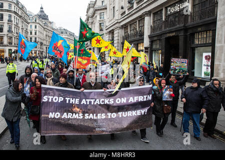 London, Großbritannien. 17. März, 2018. Mitglieder der kurdischen Gemeinschaft melden sie Tausende von Menschen die Teilnahme an der Demonstration gegen Rassismus, um bis zu Rassismus Stand organisiert, um die Regierung aufzufordern, die dubs Änderungsantrag zu erlassen, die es zu "so schnell wie möglich handeln, "unbegleitete Flüchtlingskinder zu verlagern und in Europa unterstützen, und die auf der Flucht vor Krieg und Verfolgung zu unterstützen. Credit: Mark Kerrison/Alamy leben Nachrichten Stockfoto