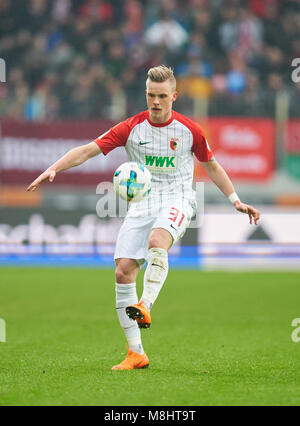 FC Augsburg Fußball, Augsburg, März 17, 2018 Philipp MAX, FCA 31 Antriebe die Kugel, Action, full-size, FC Augsburg - SV WERDER BREMEN 1-3 1. Deutschen Fußball-Bundesliga, Spieltag 27, Augsburg, März 17, 2018, Saison 2017/2018 © Peter Schatz/Alamy leben Nachrichten Stockfoto
