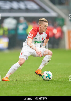 FC Augsburg Fußball, Augsburg, März 17, 2018 Philipp MAX, FCA 31 Antriebe die Kugel, Action, full-size, FC Augsburg - SV WERDER BREMEN 1-3 1. Deutschen Fußball-Bundesliga, Spieltag 27, Augsburg, März 17, 2018, Saison 2017/2018 © Peter Schatz/Alamy leben Nachrichten Stockfoto