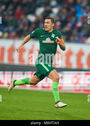 FC Augsburg Fußball, Augsburg, März 17, 2018 Max Kruse, BRE 10 läuft in voller Größe FC Augsburg - SV WERDER BREMEN 1-3 1. Deutschen Fußball-Bundesliga, Spieltag 27, Augsburg, März 17, 2018, Saison 2017/2018 © Peter Schatz/Alamy leben Nachrichten Stockfoto
