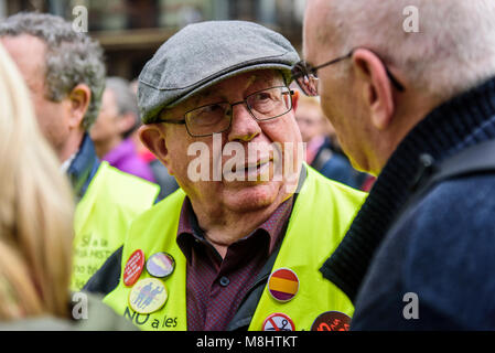 Barcelona, Katalonien, Spanien. 18 nd Mar, 2018. Rentner und junge Menschen aus ganz Spanien nahmen an einer bundesweiten Demonstration Plan der Regierung nur auf ihre Rente um 0,25 % erhöhen zu protestieren: Eduardo Fuster Salamero/Alamy leben Nachrichten Stockfoto