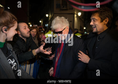 Cáceres, Spanien. 17. Mär 2018. Spanisch Internationale Regisseur Pedro Almodovar gewinnt den Ehrenpreis für seine ganze Karriere bei der 25. Auflage des San Pancracio Awards, Im Gran Teatro, in Cáceres, Spanien gefeiert. Credit: Esteban Martinena/Alamy Leben Nachrichten. Stockfoto