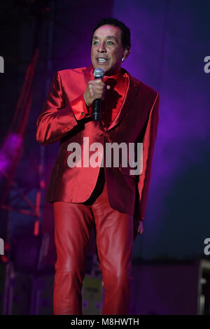 Miami Gardens FL, USA. 17 Mär, 2018. Smokey Robinson führt während am Tag 1 bei Jazz im Garten zur Hand Rock Stadion am 17. März in Miami Gardens, Florida 2018. Quelle: MPI04/Medien Punch/Alamy leben Nachrichten Stockfoto