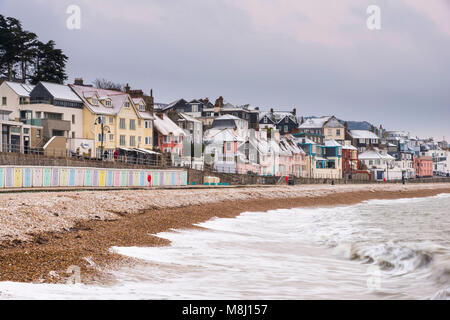 Lyme Regis, Dorset, Großbritannien. 18. März 2018. UK Wetter. Ein helles Abstauben des Schnees an Lyme Regis in Dorset im Morgengrauen. Foto: Graham Jagd-/Alamy leben Nachrichten Stockfoto