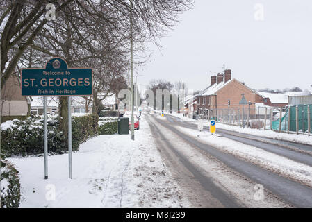 Schnee bedeckten Straßen in Shropshire in den West Midlands während des mittleren Wochenende im März 2017 Stockfoto