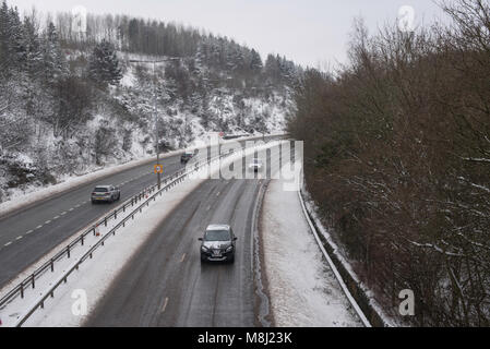 Schnee bedeckten Straßen in Shropshire in den West Midlands während des mittleren Wochenende im März 2017 Stockfoto