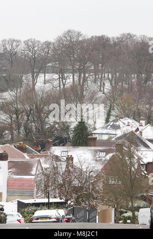 Wimbledon, London, UK. 18. März, 2018. Teilen von London haben bis zu frischen Schnee und kalten Temperaturen heute Morgen geweckt. Rob Powell/Alamy leben Nachrichten Stockfoto