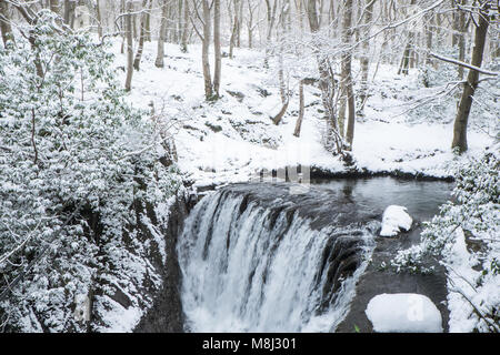 UK Wetter: Schnee am Ofen, Ceredigion, Wales, Großbritannien Aus dem Osten 2 Tier, bringt Schnee auf die ländliche Landschaft Weiler des Ofens. Mit der malerischen (Afon), Fluss Einion, mit Wales Coast Path auf ihre Ufer Credit: Paul Quayle/Alamy leben Nachrichten Stockfoto