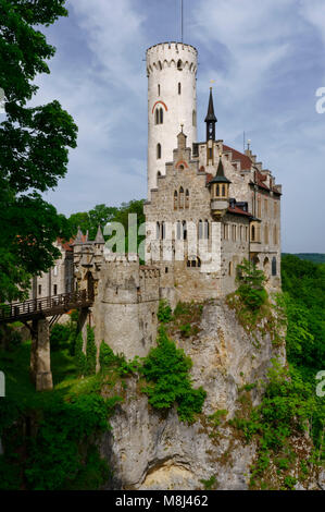 Schloss Lichtenstein an den Schwäbischen Alpen, Landkreis Reutlingen, Baden-Württemberg, Deutschland Stockfoto