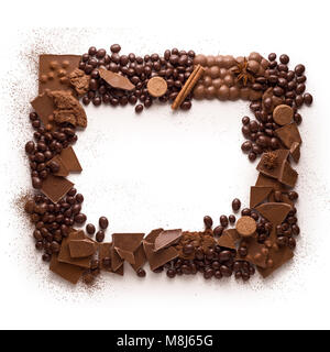 Kreatives Konzept Foto von Rahmen aus Schokolade auf weißem Hintergrund. Stockfoto