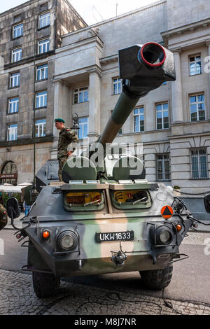 Gun howitzer Dana 152, selbstfahrende Artillerie System, auch in Afghanistan eingesetzt. 70. Jahrestag des WW II. Warschau, Polen - Mai 08, 2015 Stockfoto