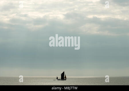 Cygnet ein historisches Schiff Segeln auf der Nordsee, Bawdsey, Suffolk, Großbritannien. Stockfoto