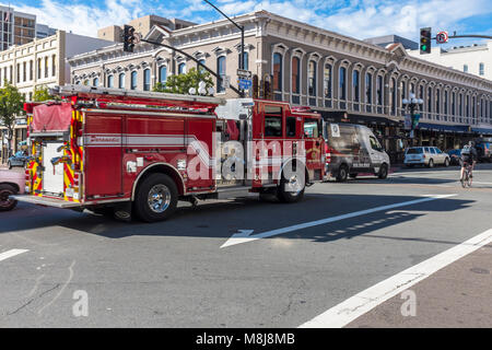 SAN DIEGO, Kalifornien, USA - Fire Engine, eine Straße in der Innenstadt von San Diego. Stockfoto