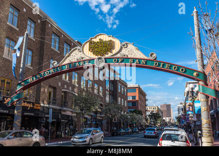 SAN DIEGO, Kalifornien, USA - Gaslamp Quarter eingangsschild an der Fifth Avenue im historischen Herzen von Downtown San Diego. Stockfoto