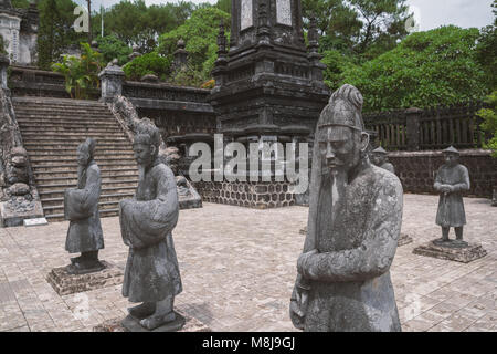 Statuen in Khai Dinh Grab in Hue Vietnam Stockfoto