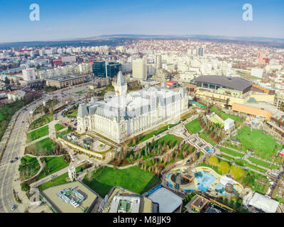 Der Palast der Kultur und der Palas Park in Iasi, Rumänien. Luftaufnahme Stockfoto