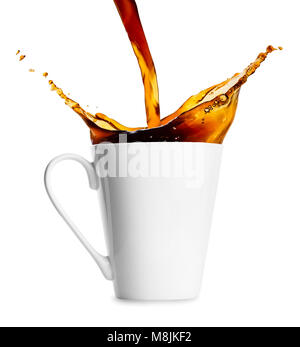 Kaffee oder Tee in die Tasse gießen Stockfoto