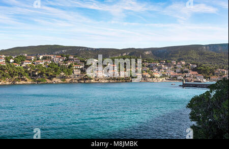 Landschaft von Jelsa, touristisches Dorf auf der Insel Hvar, Kroatien Stockfoto