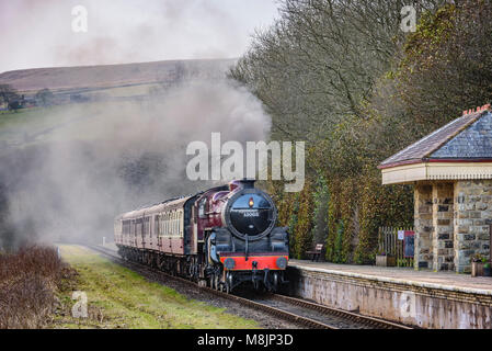 Die Mogul Dampflok die Krabbe abgebildet auf der East Lancashire Railway an Irwell Vale zu stoppen. Stockfoto