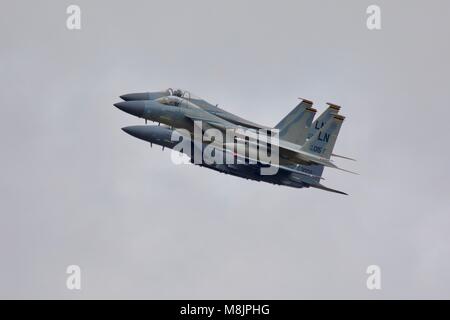 3 McDonnell Douglas F-15s die Teilnahme an den 70. Jahrestag flypast im Royal International Air Tattoo Stockfoto