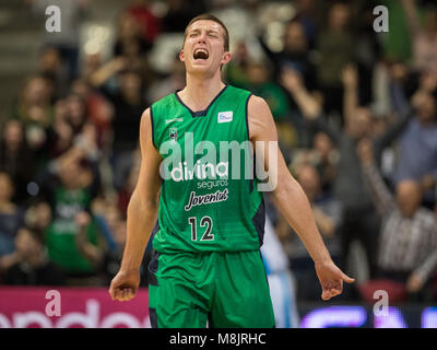Badalona, Spanien. 17 Mär, 2018. 17. März 2018; Saulius Kulvietis, #12 von Divina Joventut in Aktion während der 2017/2018 Liga ACB Endesa Runde 23 Spiel zwischen Divina Joventut und Monbus Obradoiro im pabellon Olimpico de Badalona am 17. März 2018 in Barcelona, Spanien. Credit: Ukko Images/Pacific Press/Alamy leben Nachrichten Stockfoto