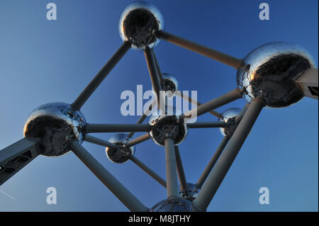 Atomium für 1958 der Brüsseler Weltausstellung (Expo 58) Plateau du "Heysel/Heizel" in Brüssel, Belgien, gebaut. 23. April 2010 © wojciech Strozyk/ Stockfoto