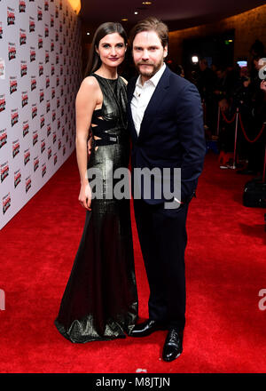 Daniel Brühl und Felicitas Rombold Teilnahme an der Rakuten TV Empire Awards 2018 im Roundhouse, London. Stockfoto