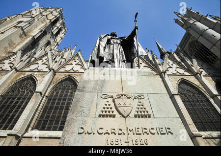 Statue Kardinal Wunsch Joseph Mercier vor brabantine Gotischen Co-Cathedrale collegiale des Ss Michel et Gudule/Collegiale Sint Michiels en Sin Stockfoto