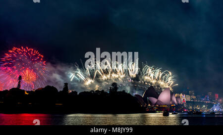 Silvester Feuerwerk und Feiern in Sydney, Australien Stockfoto