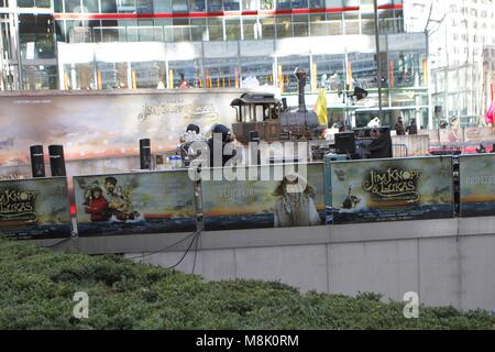 Berlin, Deutschland. 18 Mär, 2018. Berlin: Die Weltpremiere von "Jim Knopf und Lukas der Lokomotivführer" vor dem Sony Center am Potsdamer Platz. Quelle: Simone Kuhlmey/Pacific Press/Alamy leben Nachrichten Stockfoto