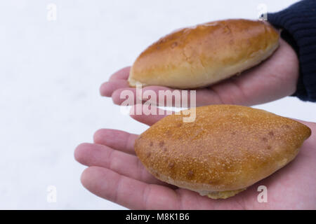 Frittierte Elefantenohren mit Zimt und Zucker Stockfoto