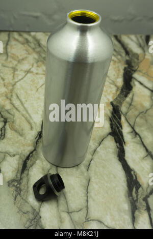 Aluminium Behälter Schutz reiner einfache Skin spa Stil Stockfoto