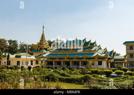 Lumbini, Nepal - November 17, 2016: Myanmar Goldener Tempel in Lumbini Nepal Stockfoto