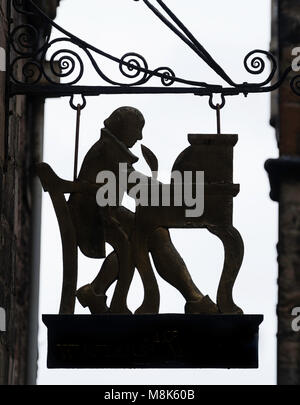 Zeichen außerhalb des Writers' Museum in der Altstadt von Edinburgh, Schottland, Großbritannien Stockfoto