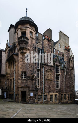 Äußere des Writers' Museum in der Altstadt von Edinburgh, Schottland, Großbritannien Stockfoto