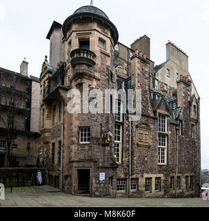 Äußere des Writers' Museum in der Altstadt von Edinburgh, Schottland, Großbritannien Stockfoto