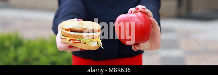 Gesundes und ungesundes Essen close-up Stockfoto