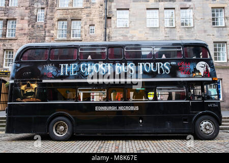 Die Ghost Bus Double Decker Bus auf der Royal Mile in Edinburgh, Schottland, Vereinigten Königreich Touren Stockfoto