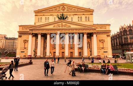 Moskau, Russische Föderation - 27. August 2017: Sommer Sonnenuntergang am Bolschoi Theater Stockfoto