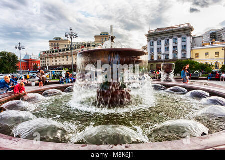 Moskau, Russische Föderation - 27. August 2017: Den Brunnen vor dem Bolschoi-Theater entfernt Stockfoto