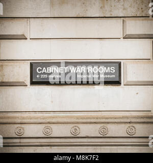 Schild in Richtung Winston Churchills Kabinett War Room, wo ihn und seine canbinet in diesem Bunker met Codename Paddock in Dollis Hill, London Stockfoto