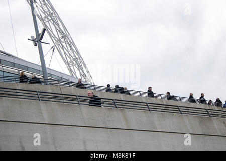 Everton Football Club fans trägt blaue im Wembley Stadion in London. Stockfoto