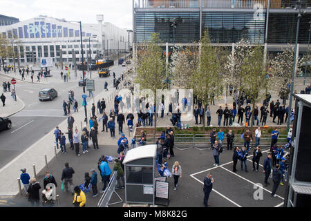 Everton Football Club fans trägt blaue im Wembley Stadion in London. Stockfoto