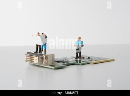 Miniatur Figuren Nachahmen der Arbeitsumgebung noch leben Schüsse in einem Studio Setup zeigt Konzepte von amintenance genommen Stockfoto