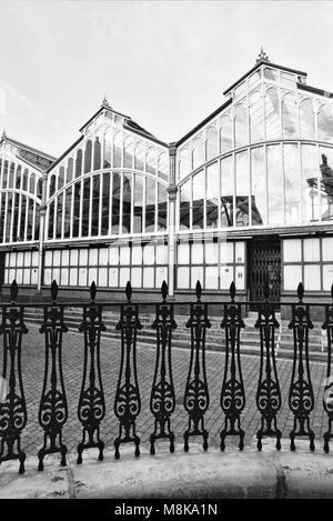 Renovierte Glas Markthalle in Stockport Stockfoto