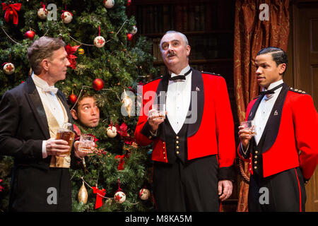 L-R: Steven Pacey (Leonato), Edward Bennett (als Benedick, Baum), John hodgkinson (Don Pedro) und Tunji Kasim (Claudio). Der Royal Shakespeare Company Double-Bill Love's labour's lost und Viel Lärm um Nichts das Theatre Royal Haymarket von Dezember 9 2016 (läuft bis zum 18. März 2017). Die Stücke kommen zu dem Haymarket nach läuft bei Chichester Festival Theatre und Manchester Opera House. Christopher Luscombe wird direkt ein tätiges Unternehmen in beiden zeigt. Lisa Dillon und Edward Bennett führen. Stockfoto