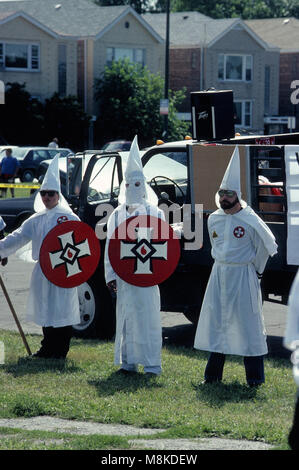 Chicago, Illinois, USA, August 29, 1988 14 Menschen wurden festgenommen, aber es gab keine Auseinandersetzungen zwischen Gruppen, die separat in Marquette Park am Sonntag versammelten sich zu einem Ku Klux Klan Rally und eine multiethnische Treffen, das Martin Luther King Jr. gedenken, sagte die Polizei. Credit: Mark Reinstein/MediaPunch Stockfoto