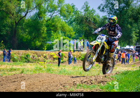 Uzhgorod, Ukraine - 21. Mai 2017: Dirt Bike springen. Transkarpatien regionalen Motocross-Meisterschaft Stockfoto